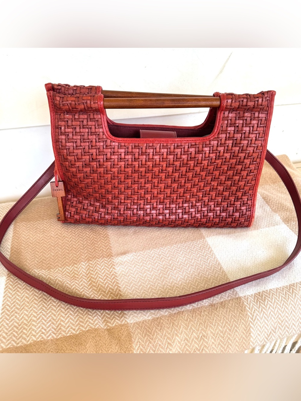 Vintage Fossil Red Woven Bag Wooden Handle Basket Weave Boho Hippie 70’s Style